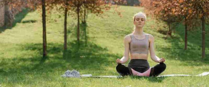 Einfache Yogastellungen für sofortigen Stressabbau